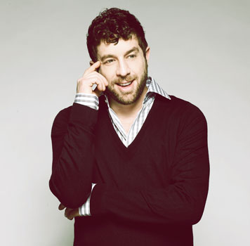 01_ElliottYamin_610350